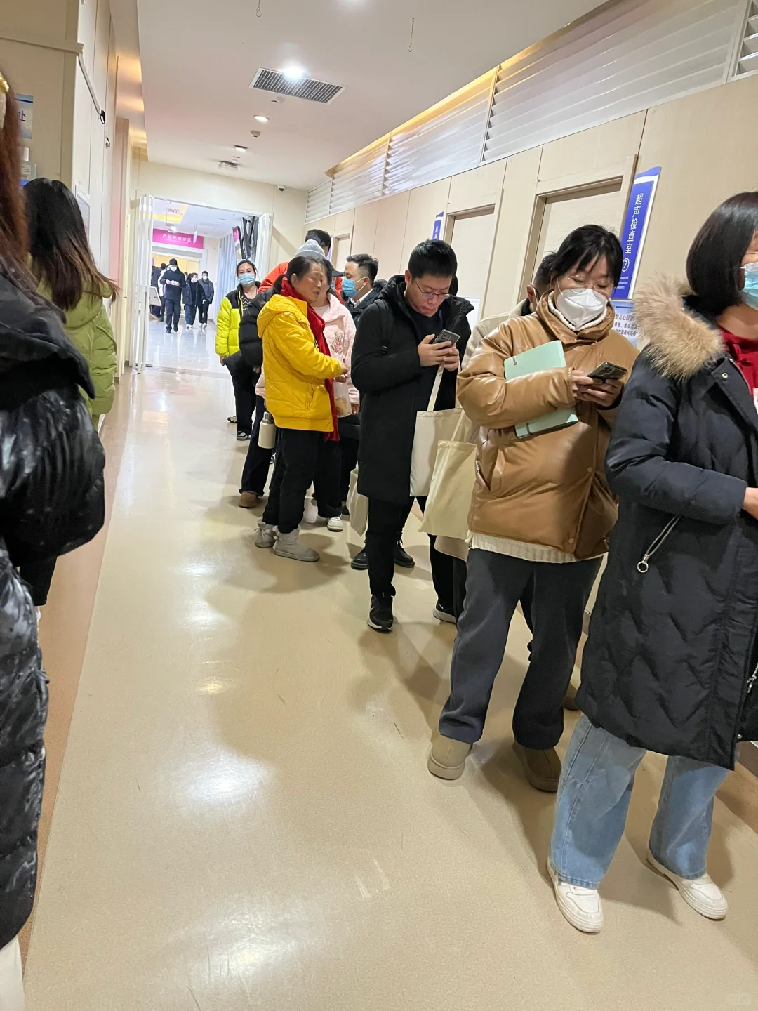 <b>大年二十九早上7点四院B超排队盛况,代生包男孩</b>